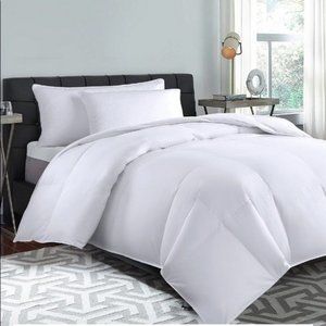 White Goose Feather & Down 240-Thread Count Full/Queen Comforter